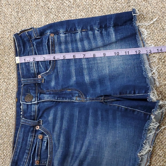 American Eagle Outfitters Blue Distressed Jean shorts Size 4 - Picture 6 of 7